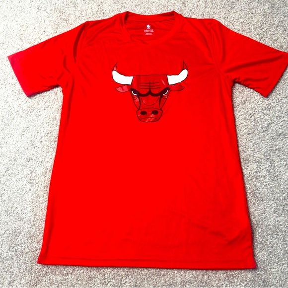 NBA like new red boys Chicago bulls shirt - Picture 1 of 5